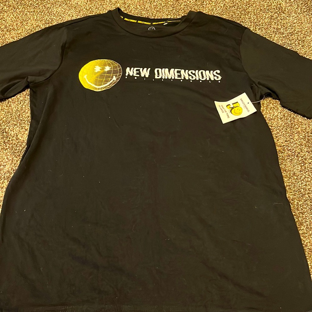 NWT The Smiley Company Black Euphoric short sleeve T-Shirt sz M